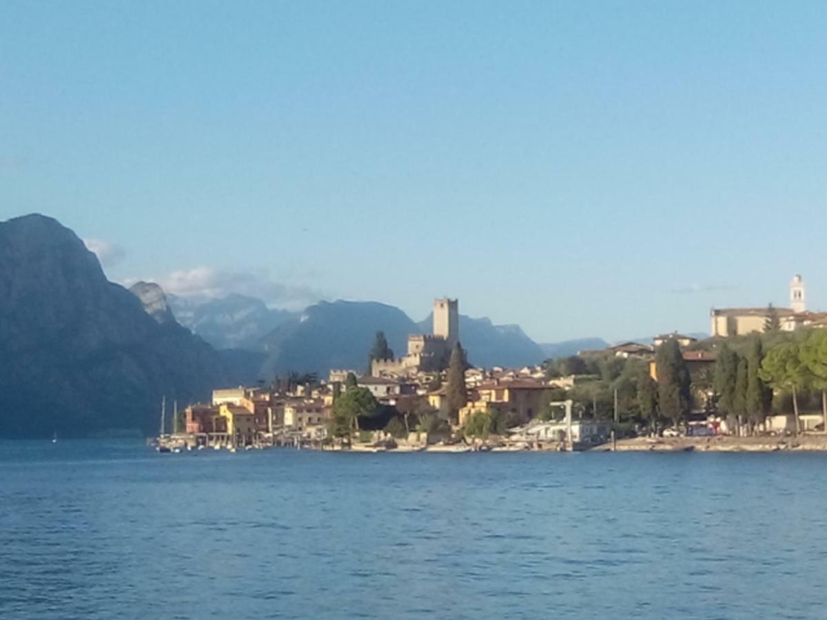 Camera Il Borgo Vicino Al Castello Con Parcheggio Malcesine Luaran gambar